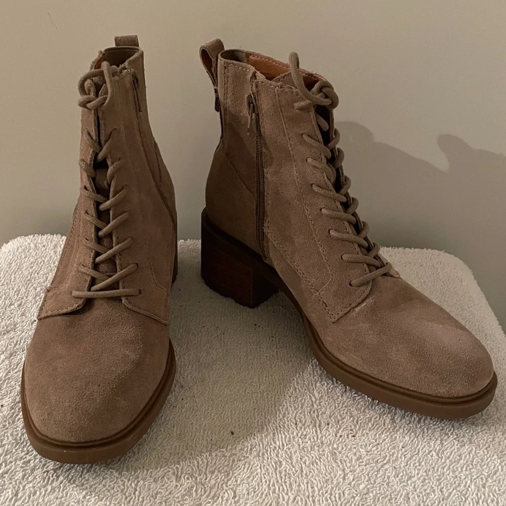 Lucky Brand Tan Genuine Suede Leather Boots Rubber Sole lace/side zip New!